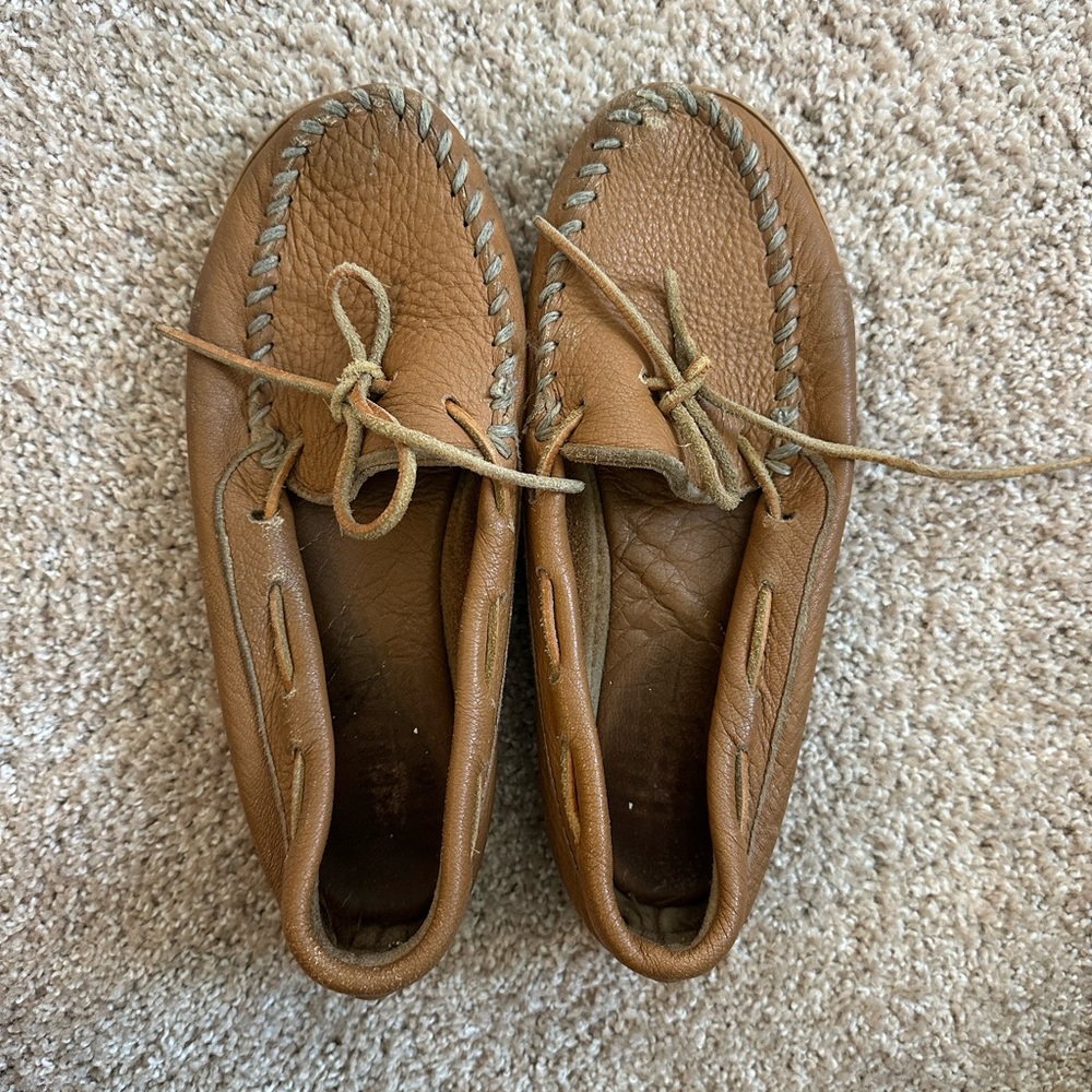 Minnetonka Tan Leather Moccasins | size 7.5